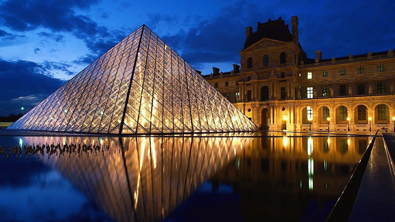 Pyramid_Louvre_Museum_Paris.jpg