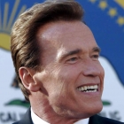  Arnold Schwarzenegger Wears a ‘We’ll Be Back’ Face Mask While Bike Riding with 2 of His Children