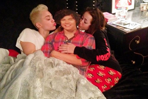 Miley Cyrus and Sister Noah kiss Harry Styles