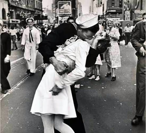 Historic Kiss in Times Square