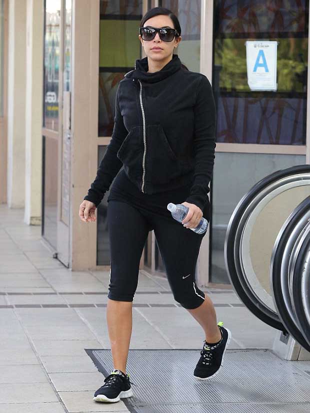 Kim_Kardashian_in_black_jacket_leggings_1