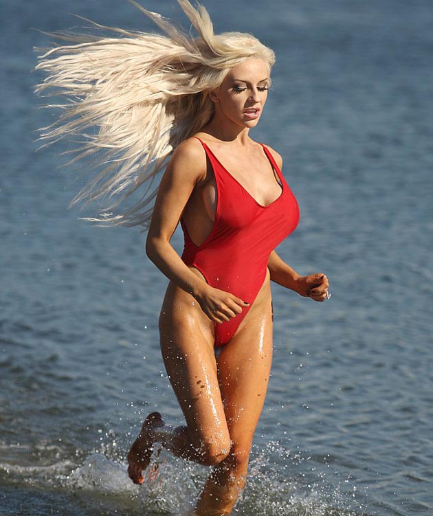 Pamela_Anderson_in_red_swimsuit_2