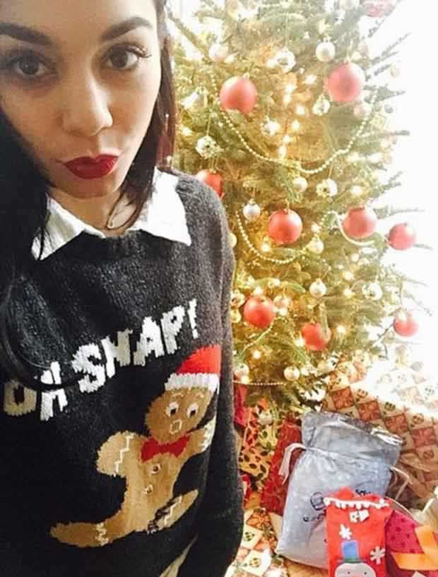 Vanessa_Hudgens_in-flirty_snap_Christmas_morning_4