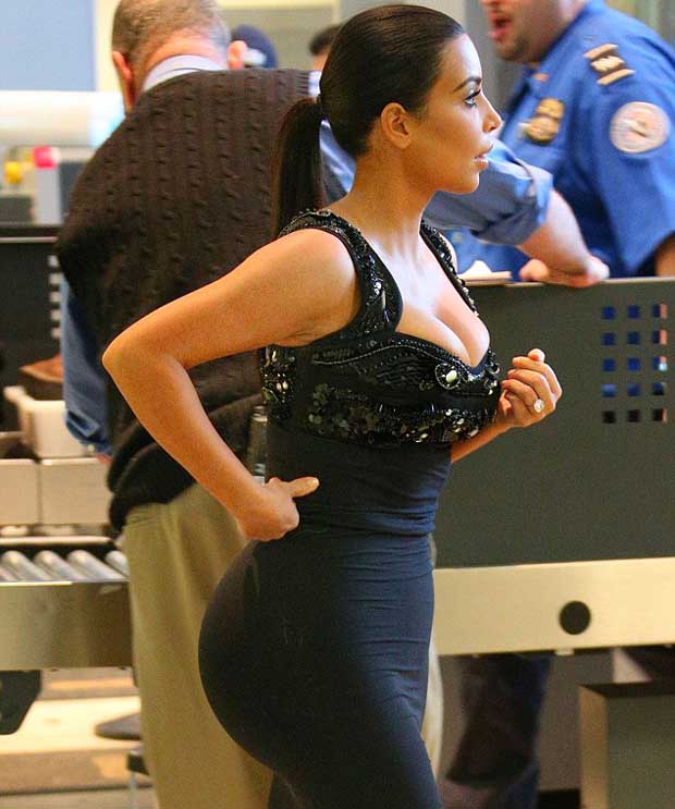 Kim_Kardashian_curves_in_tight_dress_2