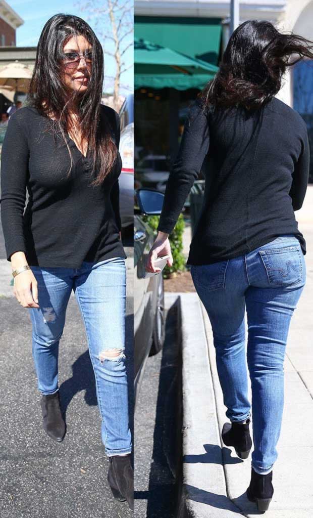 Kourtney Kardashian showing Hot Curves