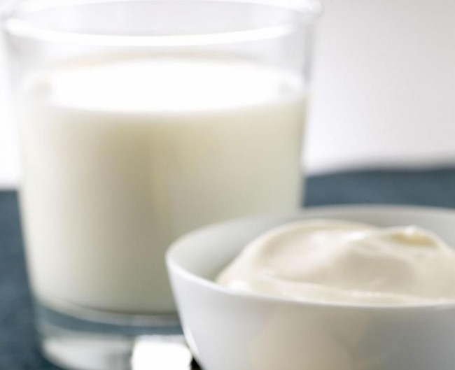 Milk-and-yogurt_men_health