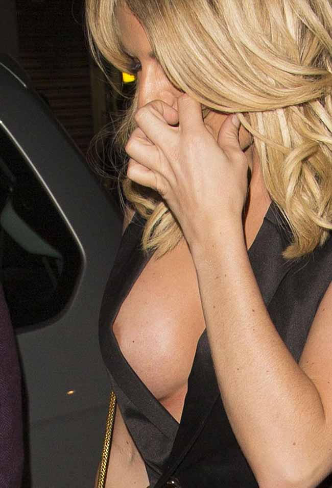 Danielle_Armstrong_embarrassing_nip_slip_2