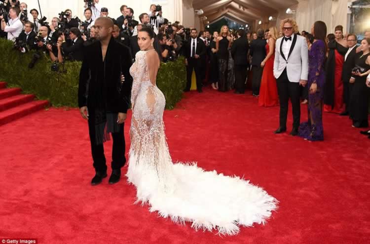 Kim_Kardashian_dress_NYC_Met_Gala_2015_10