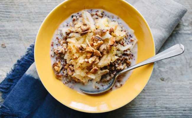 QUINOATMEAL WITH APPLE AND TOASTED WALNUTS