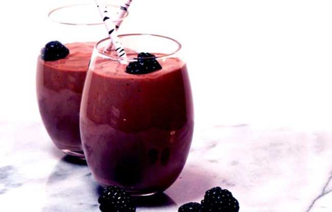 BLACKBERRY AND YOGURT BREAKFAST SMOOTHIE