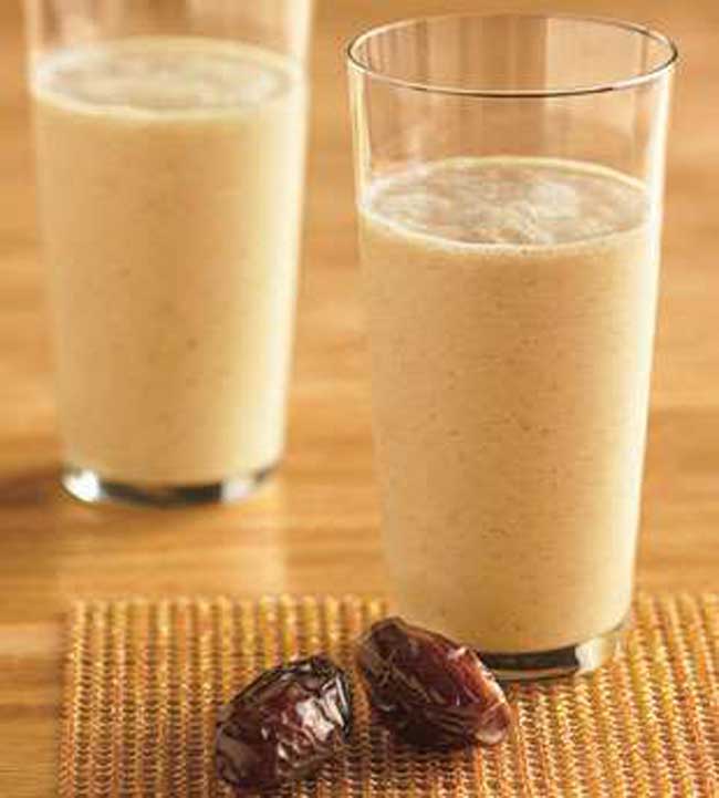 VANILLA-DATE BREAKFAST SMOOTHIE