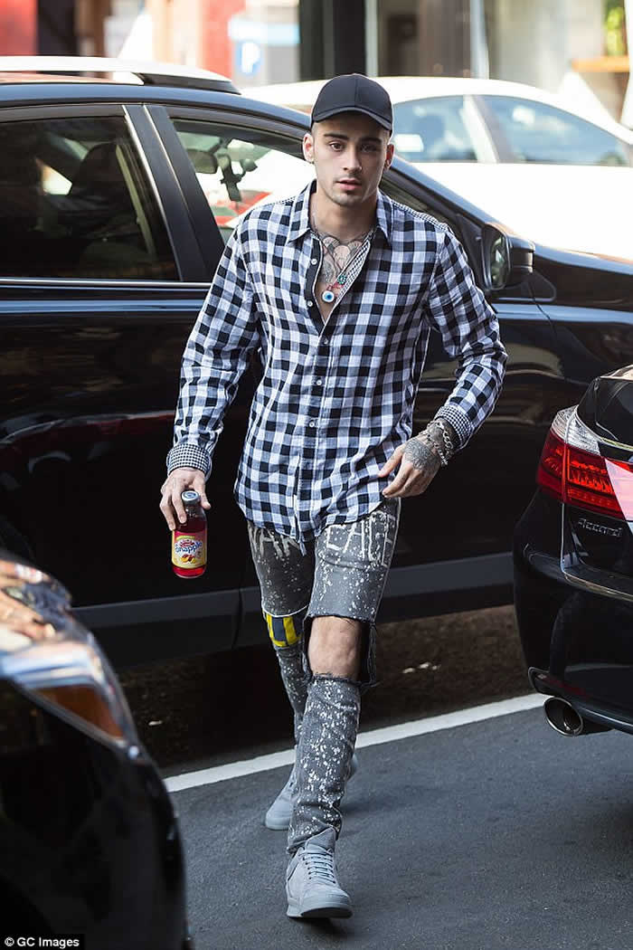 Zayn Malik Shows Off His Unique Sense Of Style