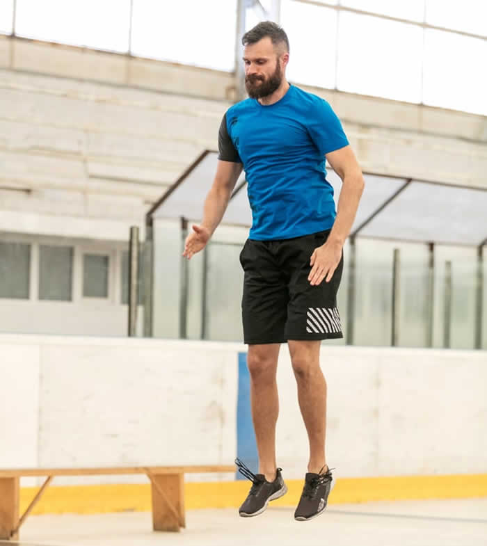 The 8 Best No-Equipment Moves to Get Stronger