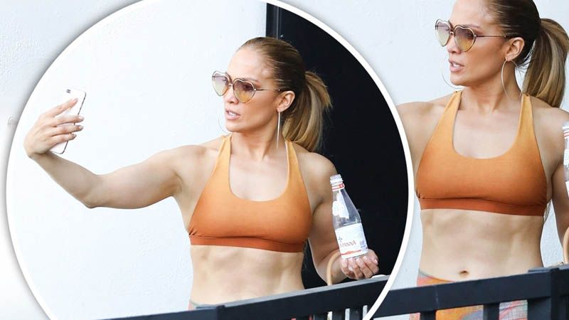  Jennifer Lopez flaunts her toned abs in a sizzling black leather ensemble