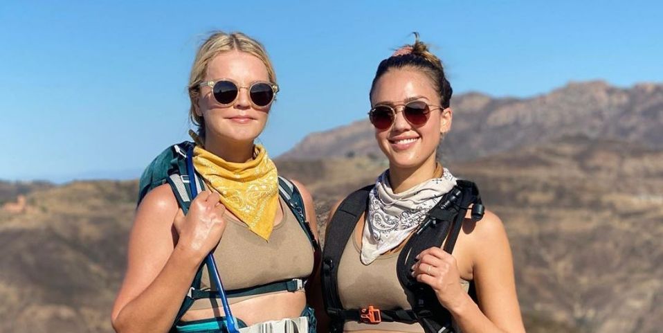 Jessica Alba, Just Shared A Sweaty, Abs-tastic Pic From A Vegan Hiking Retreat