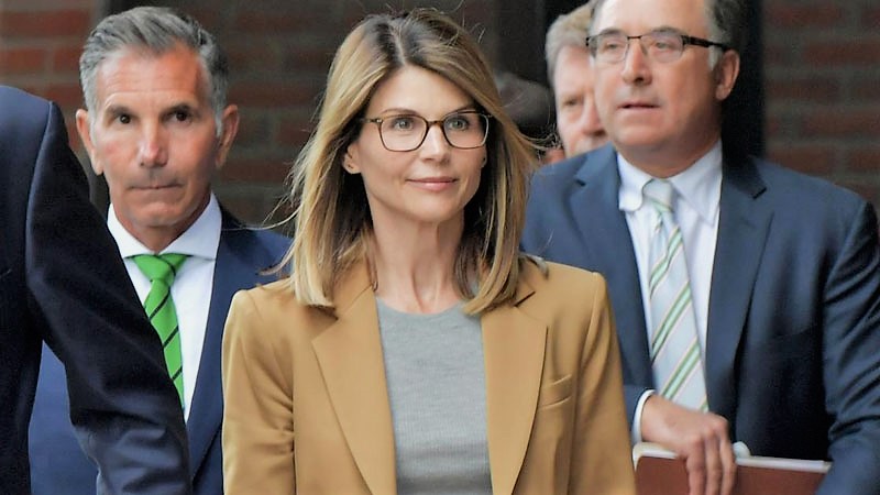  Lori Loughlin Seen for the First Time 2 Months After Her Release from Prison