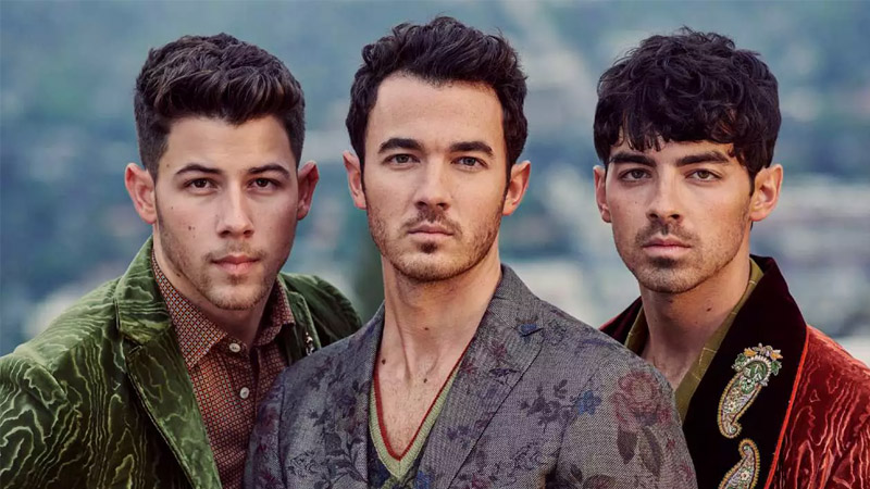  Jonas Brothers ask fans to get tickets for ‘Remember This Tour’