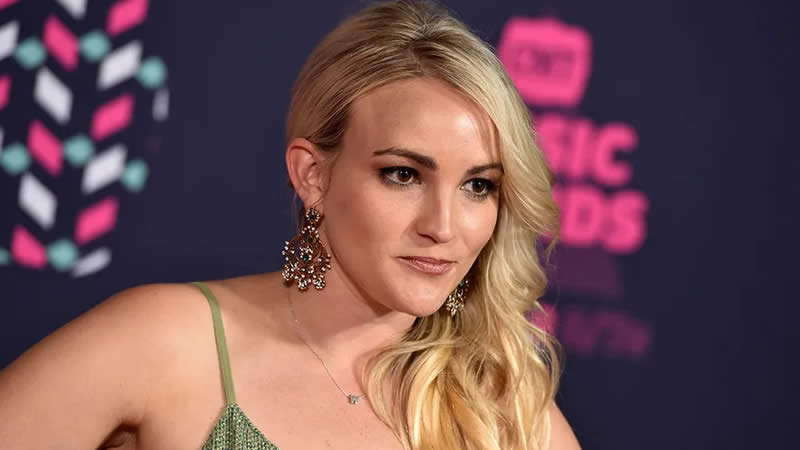  Jamie Lynn Spears’s Upcoming Book Claims Parents Pressured Her to Get an Abortion In Order To Maintain Career