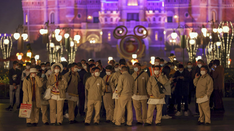  China Locks In More Than 30,000 Visitors inside Shanghai Disneyland after Covid-19 Scare on Halloween Night