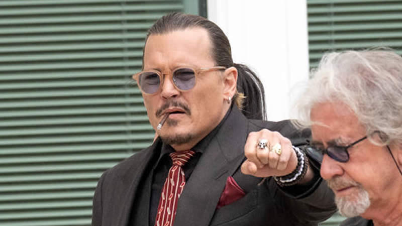  Johnny Depp Once Revealed He Did Not Have A Normal Childhood As He Grew Up In A ‘Ghost House’ With An Abusive Mother: “No One Talked…”