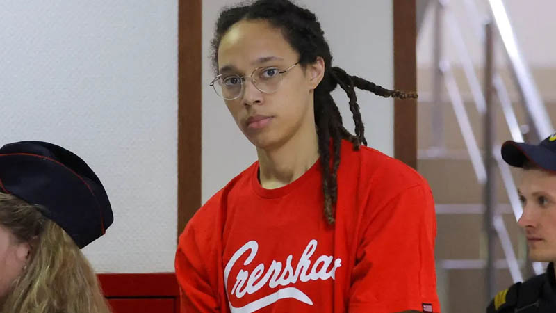  The picture that perfectly shows the strength and heartbreak of Brittney Griner