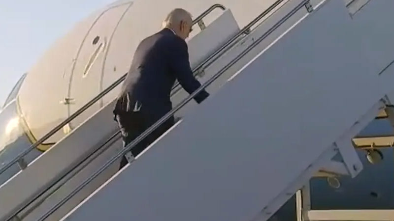  Joe Biden tumbles on Air Force One steps for the second time in two weeks