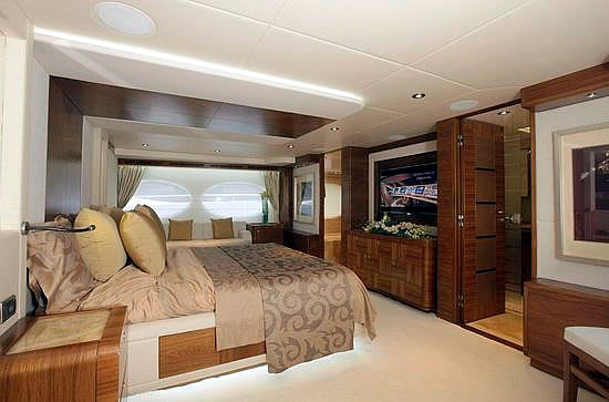 Majesty 105 Superyacht Pics