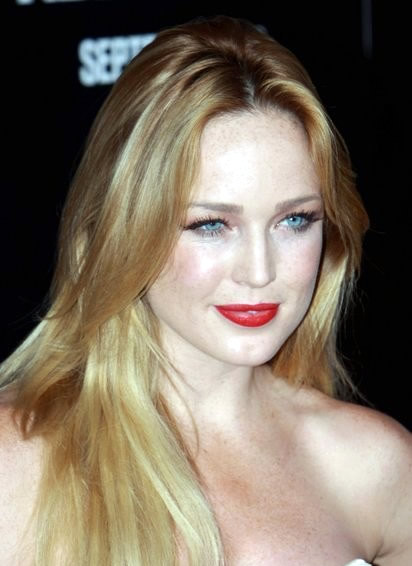 Caity lotz hot pics