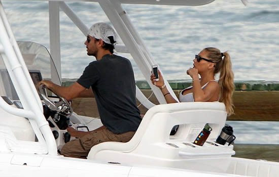 Enrique Iglesias and Anna Kournikova on Boat