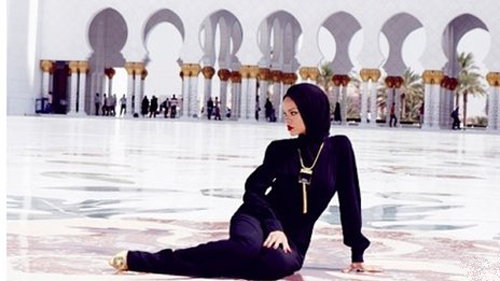 Rihanna asked to leave Abu Dhabi mosque 