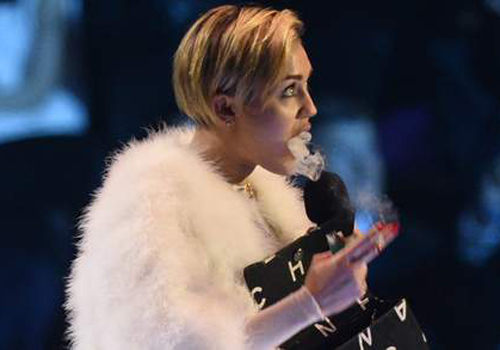 Miley Cyrus smokes