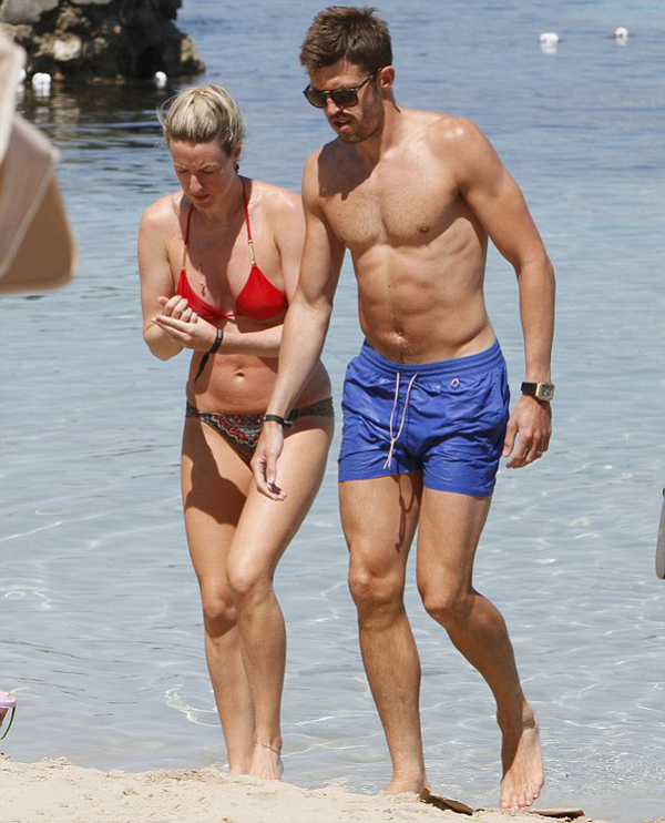 Lisa strip and  Michael Carrick