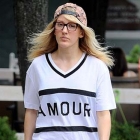  Ellie Goulding Goes Shopping in An Oversized top