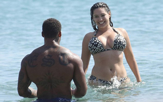 Kelly_Brook_in_leopard_print_bikini_1