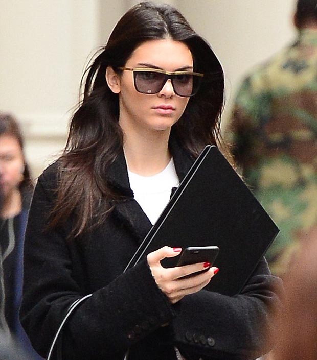 Kendall_Jenner_looks_leggy_hot_1