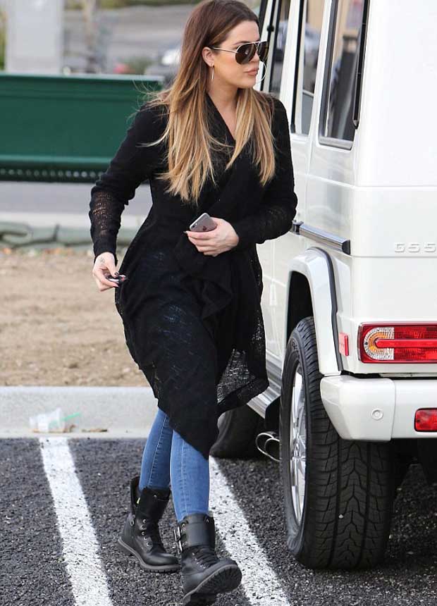 Khloe_Kardashian_skintight_denim_jeans_3