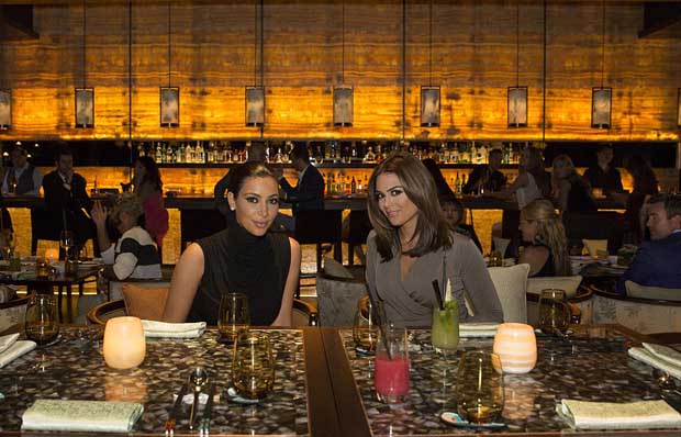 Kim_Kardashian_and_Carla_Dibello_ate_in_restaurant