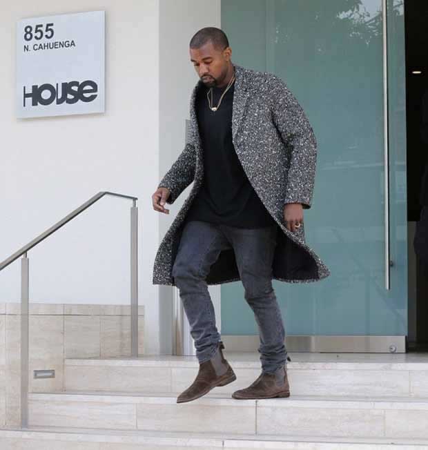 Kanye_West_Sports_a_Glum_look_3