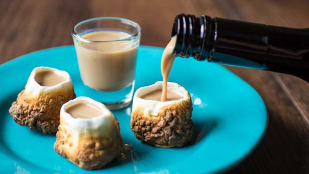 drinks-toasted-marshmallow-shot-glasses