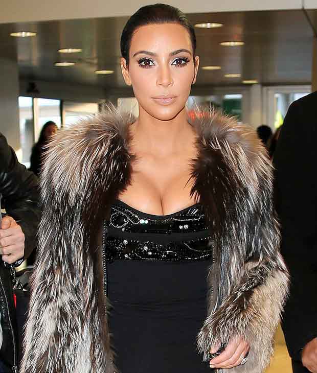 Kim_Kardashian_curves_in_tight_dress_