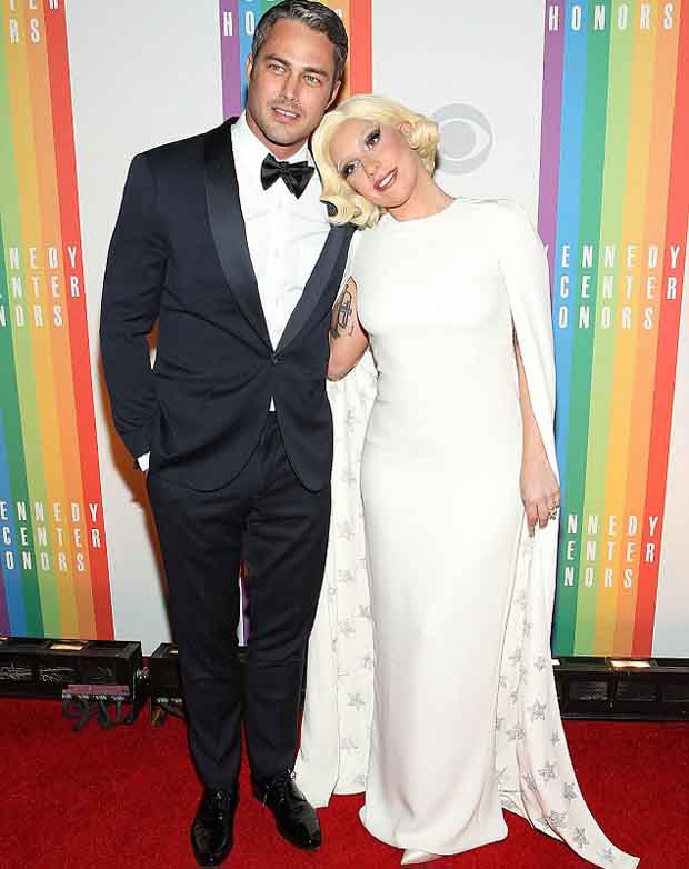 Taylor_Kinney_proposed_Lady_Gaga_2