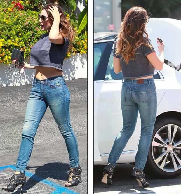 Kelly_Brook_in_blue_skinny_jeans_2