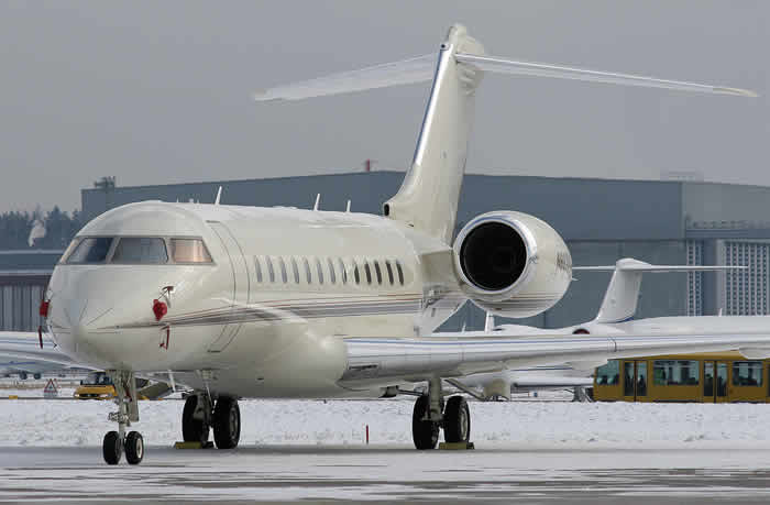 Bill Gates and his Bombardier BD-700 Global Express