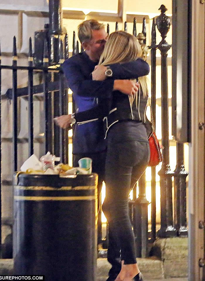 Shane Warne spotted with blonde girl in London
