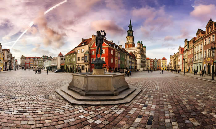 Old Town in Poznań by Remigiusz Latek 