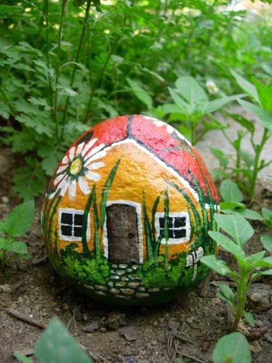 Painted Stone and Pebble Decors You Can Make Instantly for Your Garden