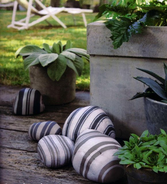 Painted Stone and Pebble Decors You Can Make Instantly for Your Garden