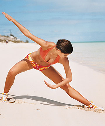 Arm-Swing Curtsy Squat