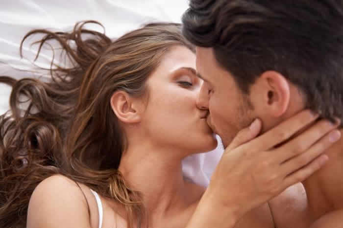 10 Things Men Secretly Hate About KISSING!