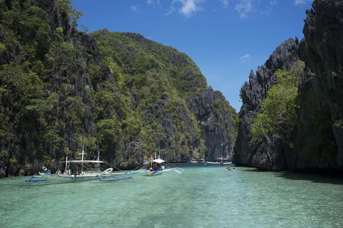 Float in the Philippine lagoons of El Nido, Palawan